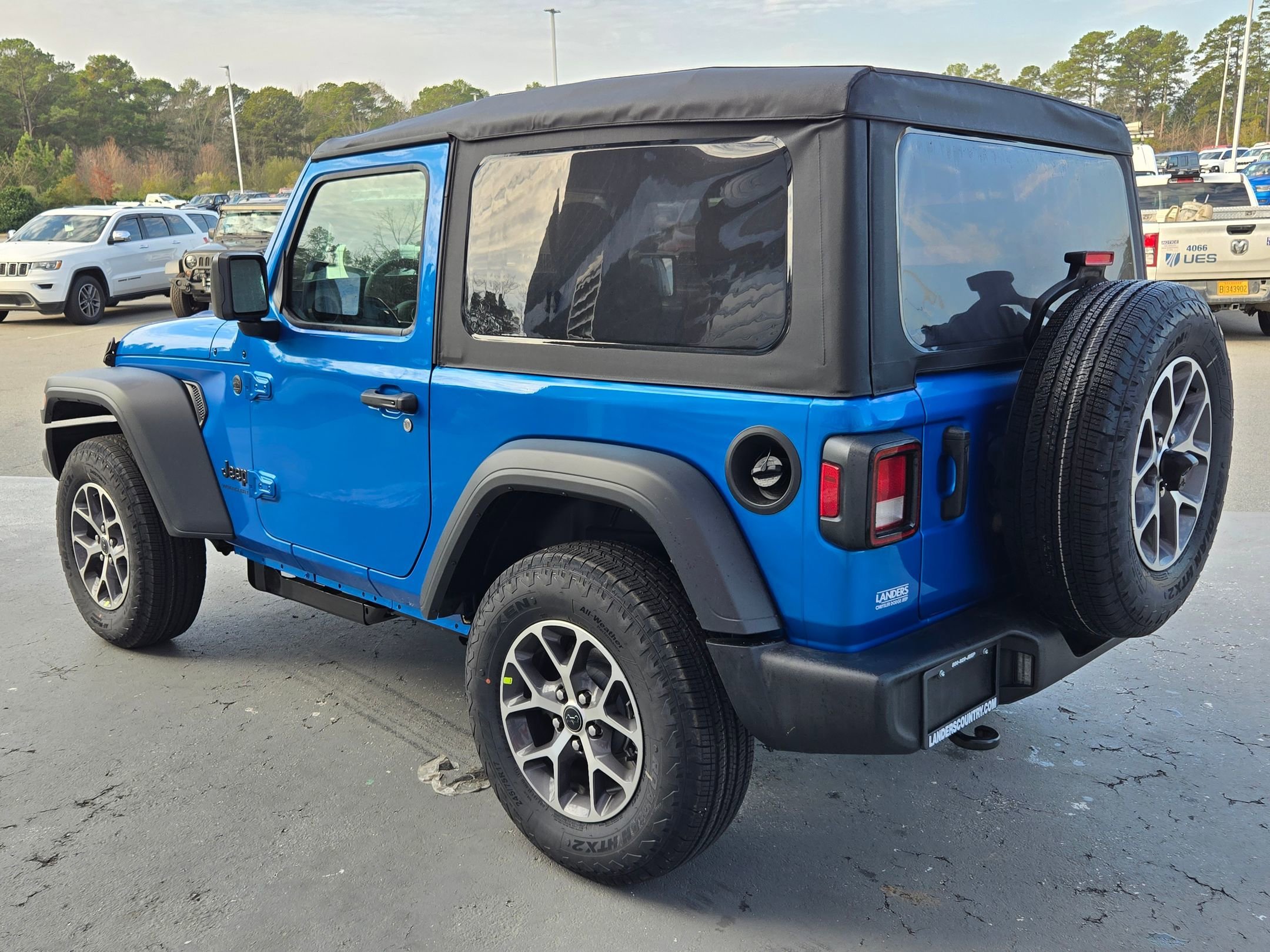 New 2026 Hydro Blue Pearl-Coat Exterior Paint Jeep Sport S image 5