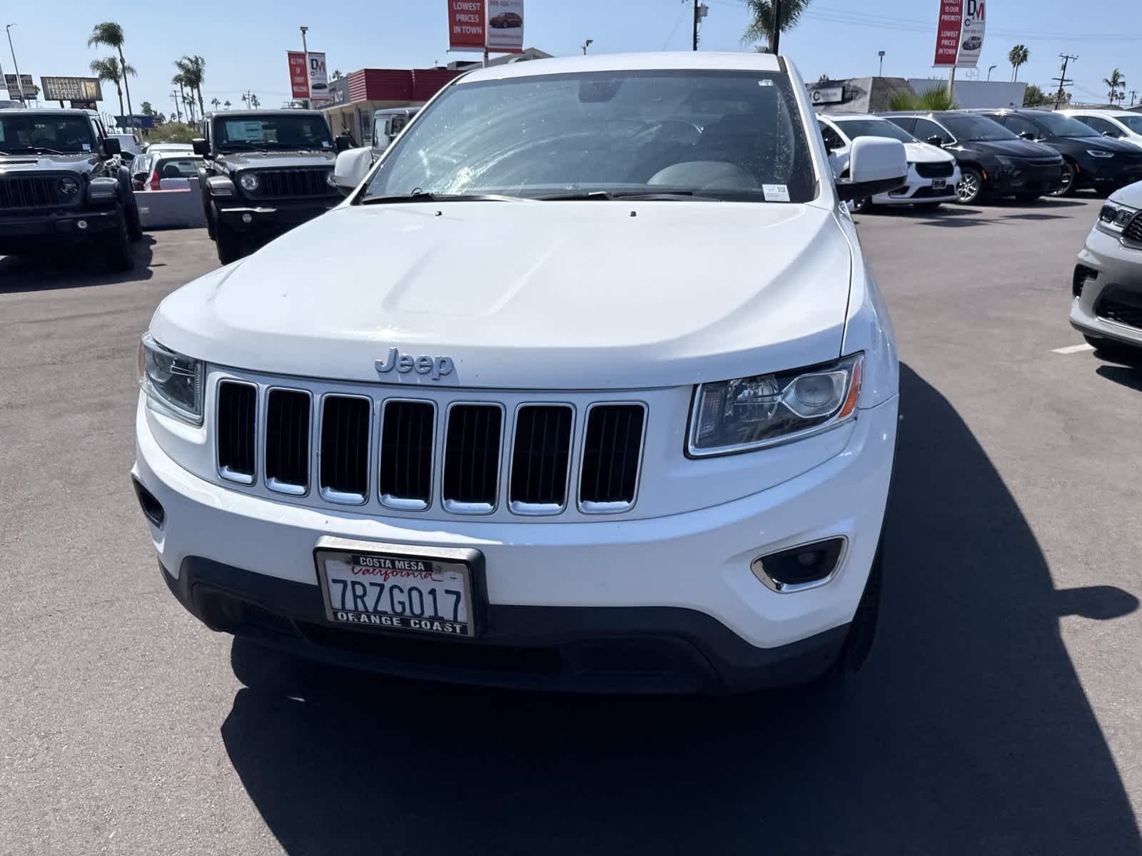 Used 2015 Bright White Clearcoat Jeep Laredo image 3