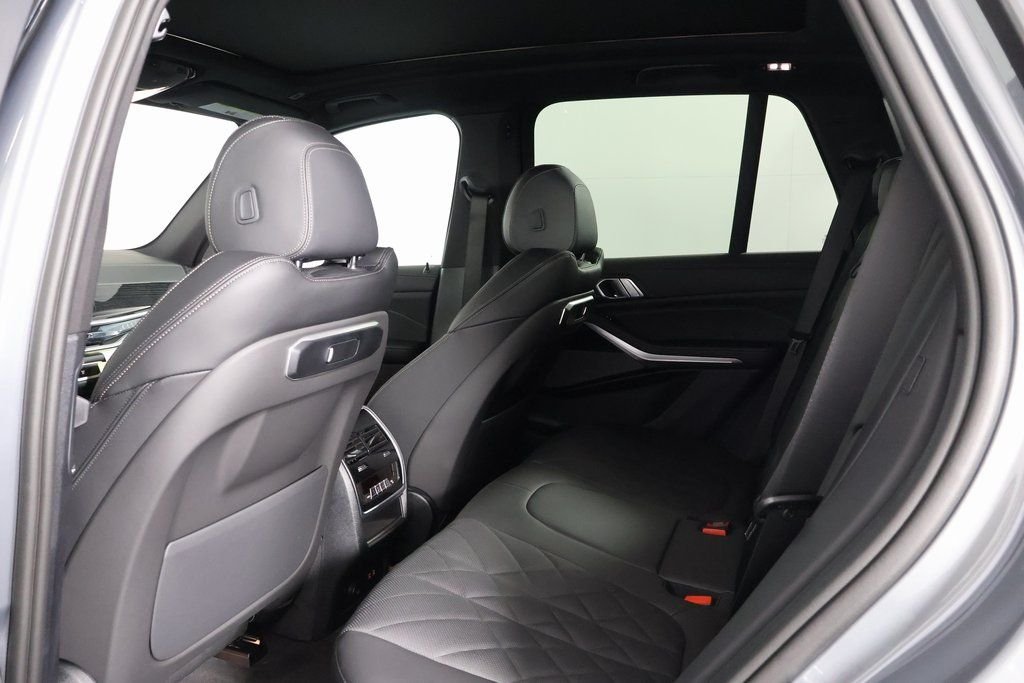 New 2026 Skyscraper Grey Metallic BMW xDrive50e image 6