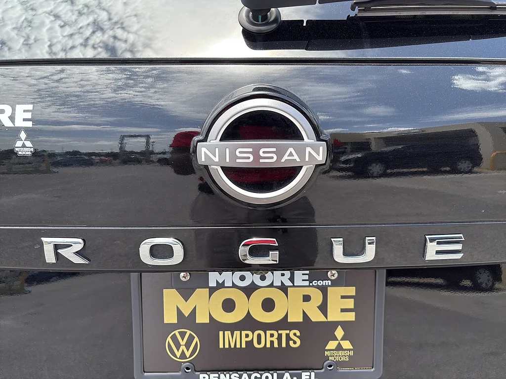 Used 2023 Super Black Nissan  image 12
