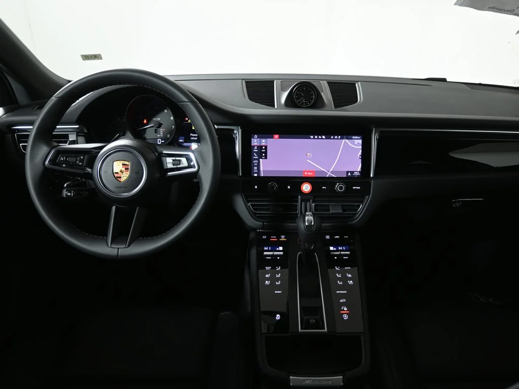 2026 Porsche Macan T - Photo 16