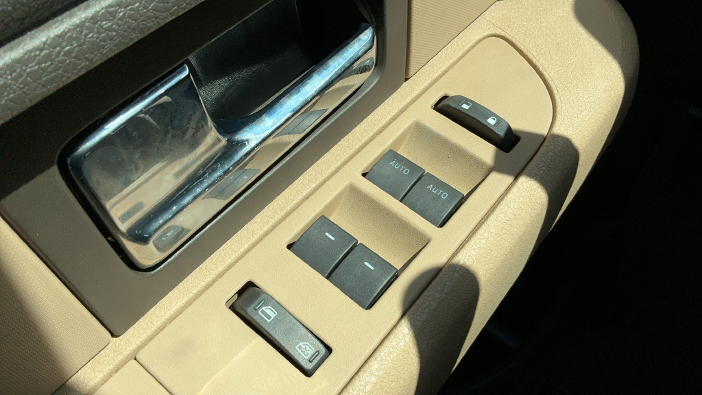 Used 2012 Gold Ford XLT image 13