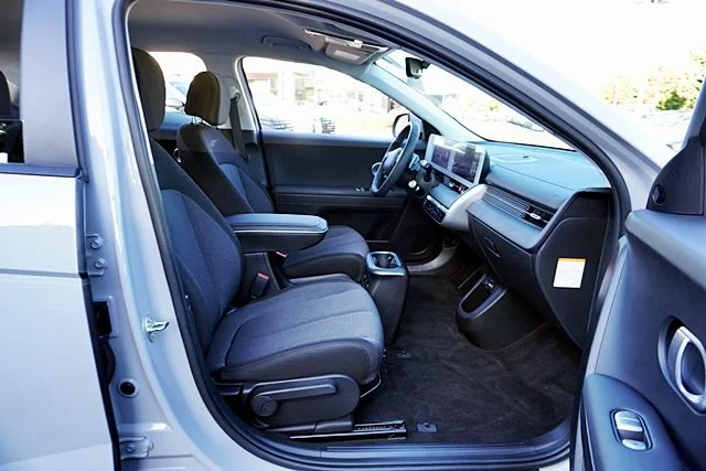 Used 2024 Gray Hyundai SEL image 10