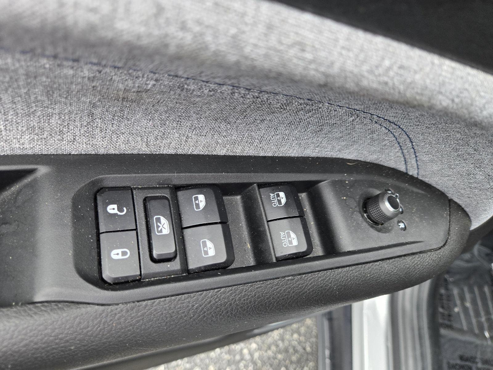 Used 2025 Silver Zynith Metallic Clearcoat Jeep Sport image 19