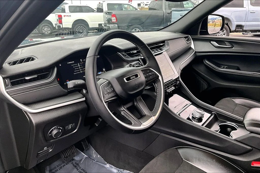 Used 2024 Black Jeep Altitude image 14