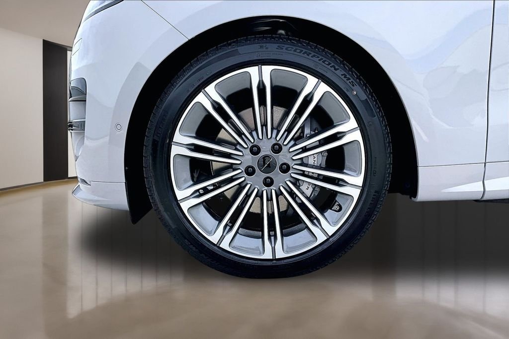 New 2026 BORASCO GREY Land Rover Dynamic SE image 13