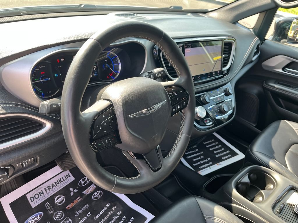 Used 2024 White Chrysler Select image 14