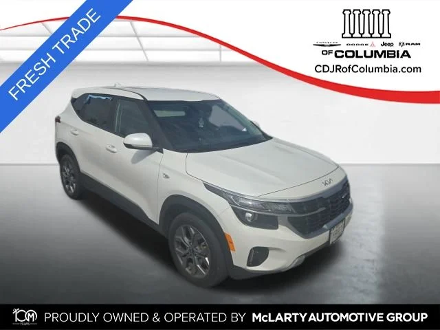 Used 2024 White Kia LX image 1