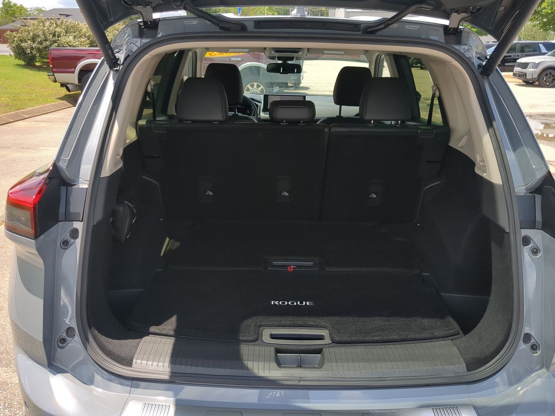 Used 2025 Boulder Gray Pearl Nissan SL image 22