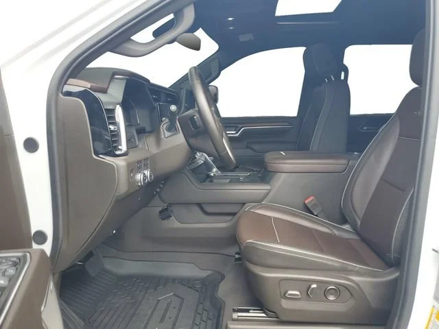 Used 2025 White Frost Tricoat GMC Denali image 5