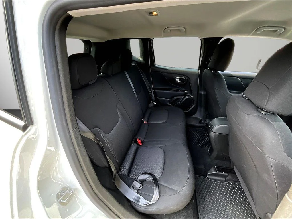 Used 2023 Alpine White Jeep Latitude image 24