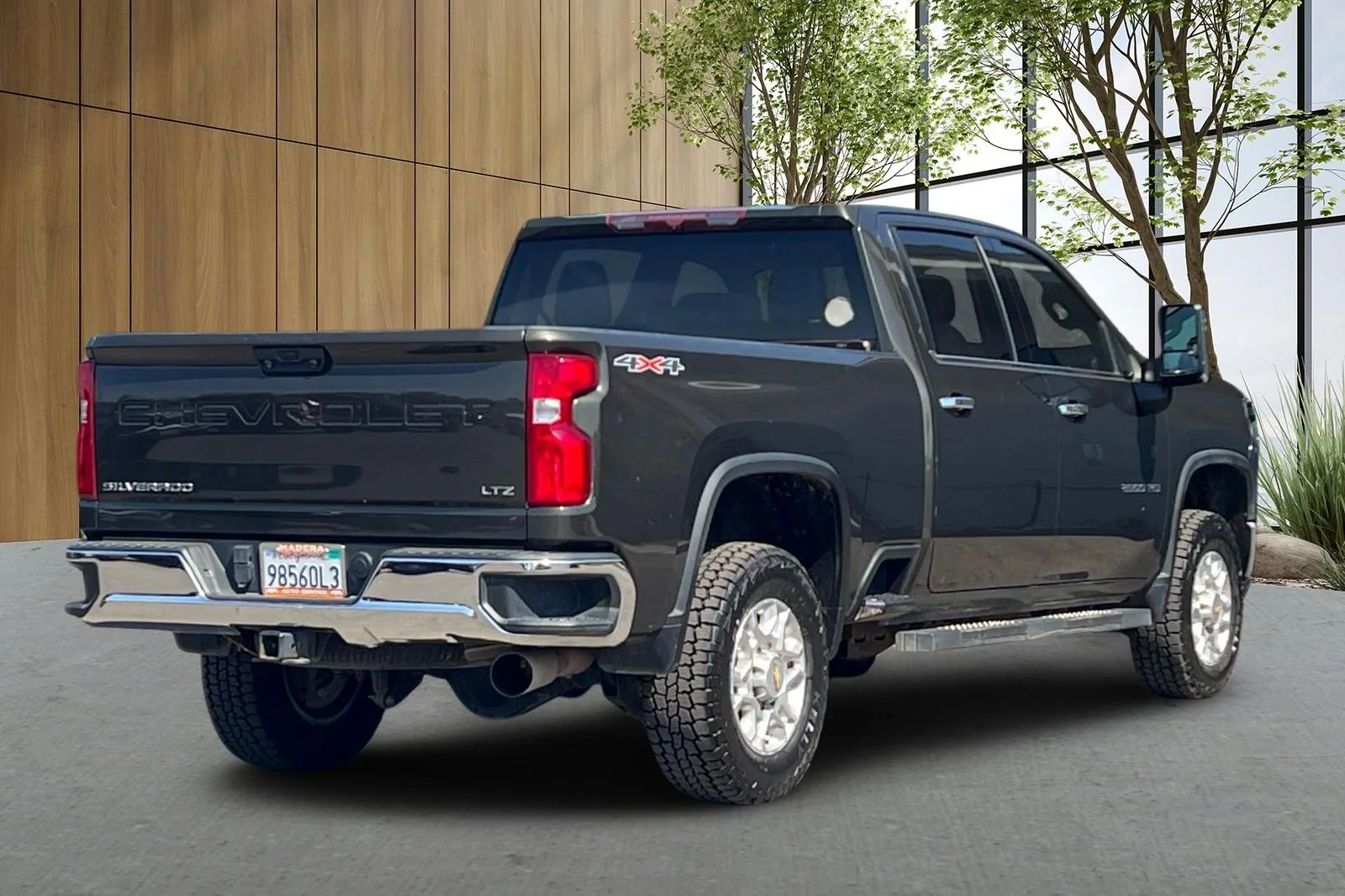Used 2022 Green Chevrolet LTZ image 4