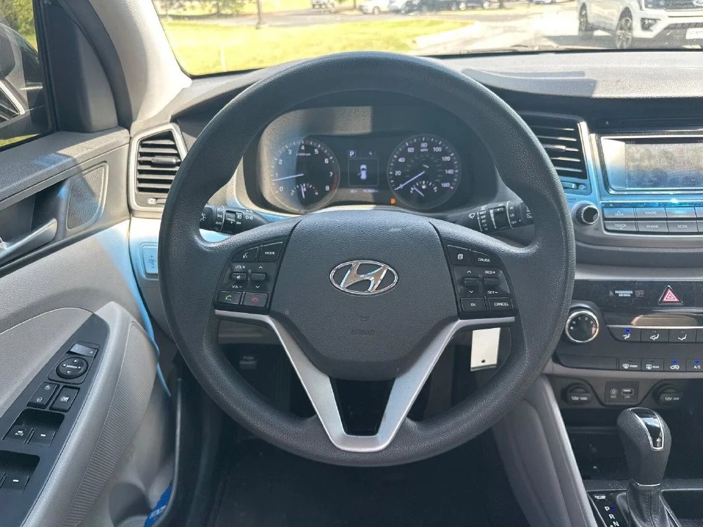 Used 2016 Gray Hyundai SE image 15