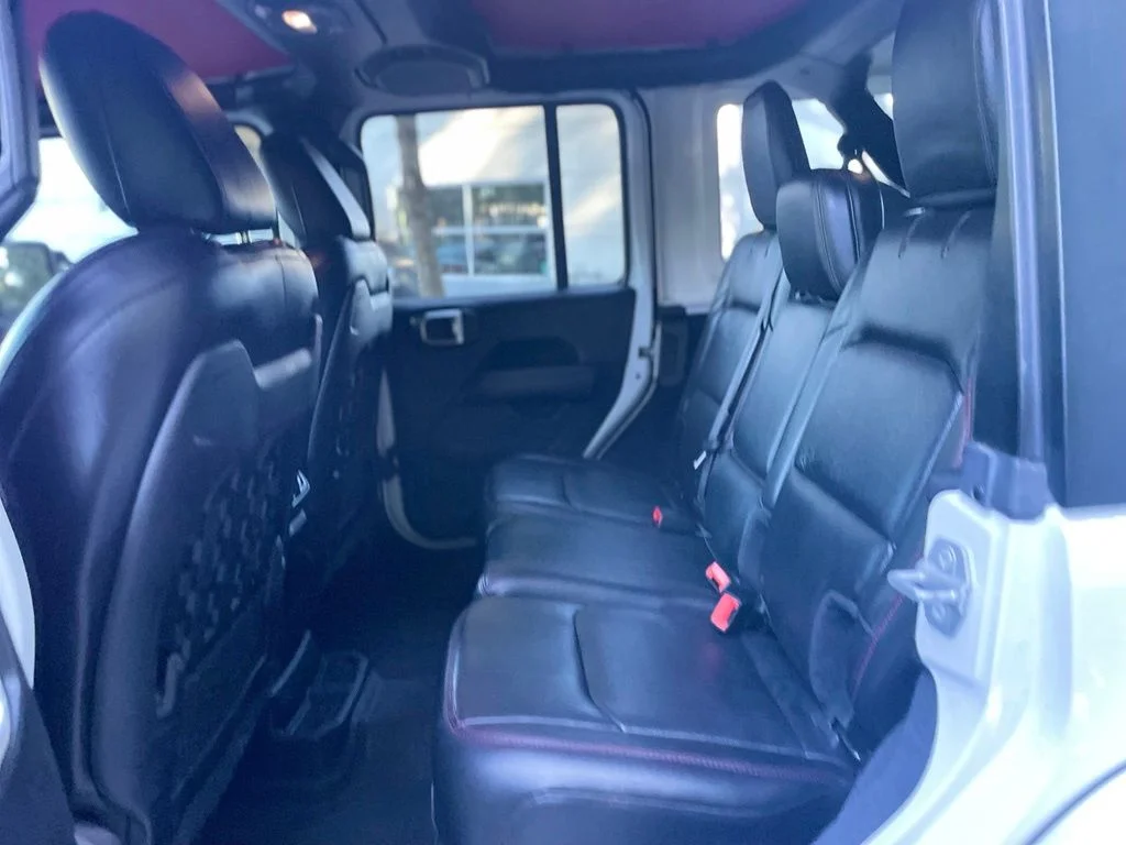 Used 2018 Bright White Clearcoat Jeep Unlimited Rubicon image 18