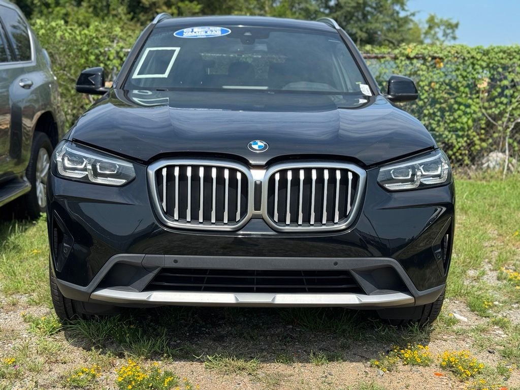 Used 2022 Black BMW sDrive30i image 3