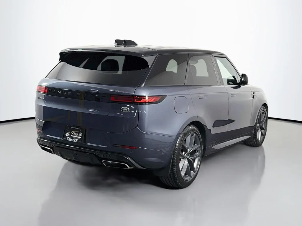 Certified Used 2023 Varesine Blue Metallic Land Rover SE Dynamic image 5