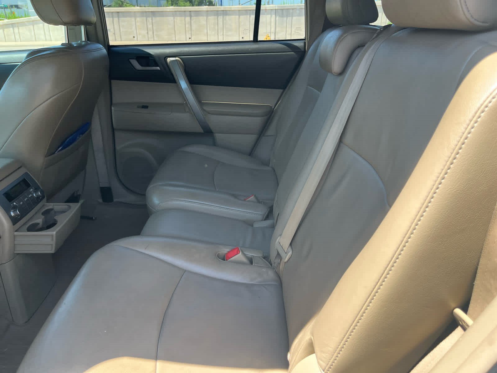 Used 2010 Blizzard Pearl Toyota SE image 9