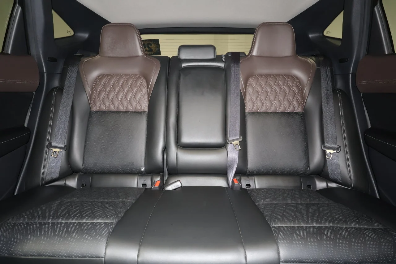 Used 2025 Gold Nissan Platinum image 31
