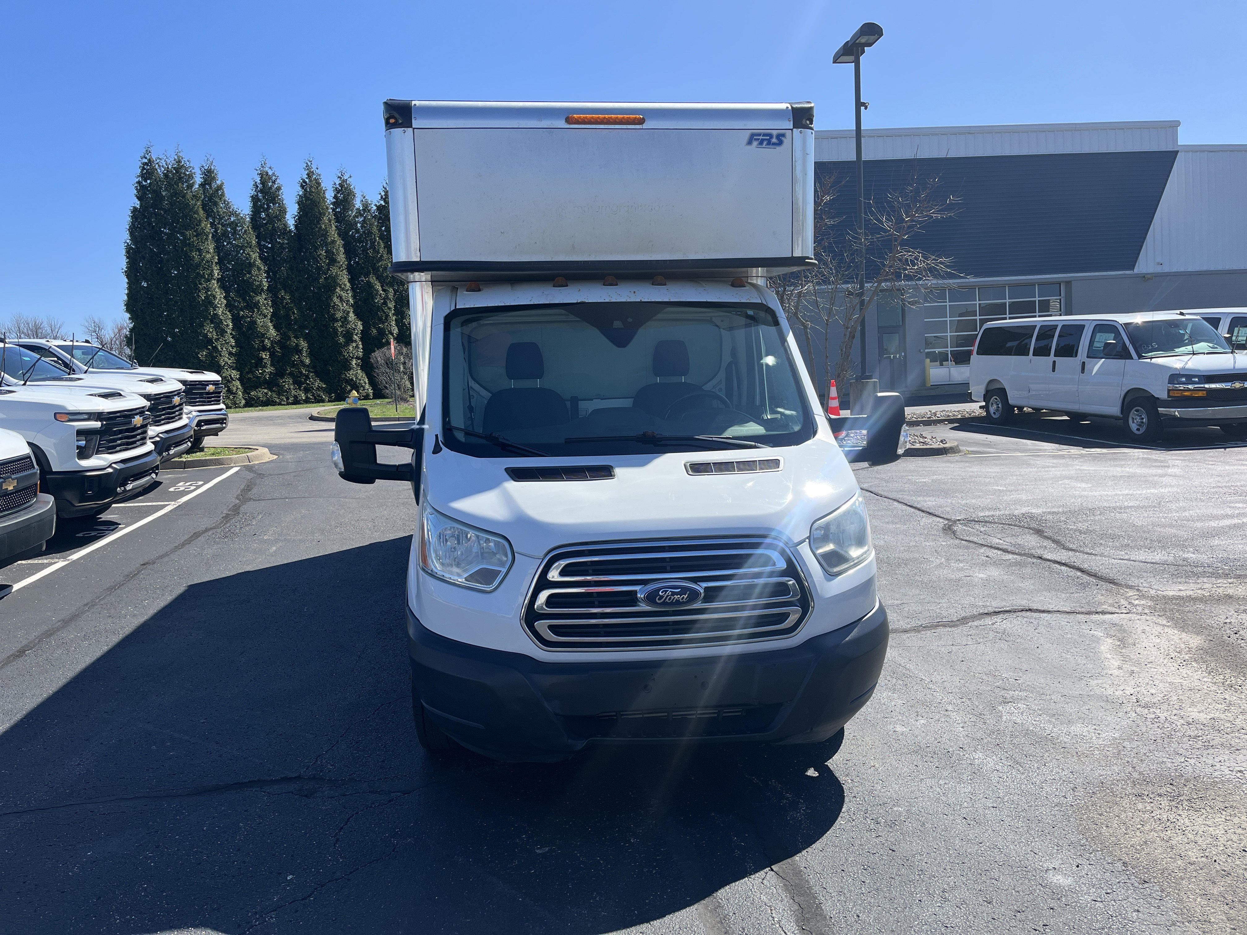 Used 2016  Ford T350HD image 2