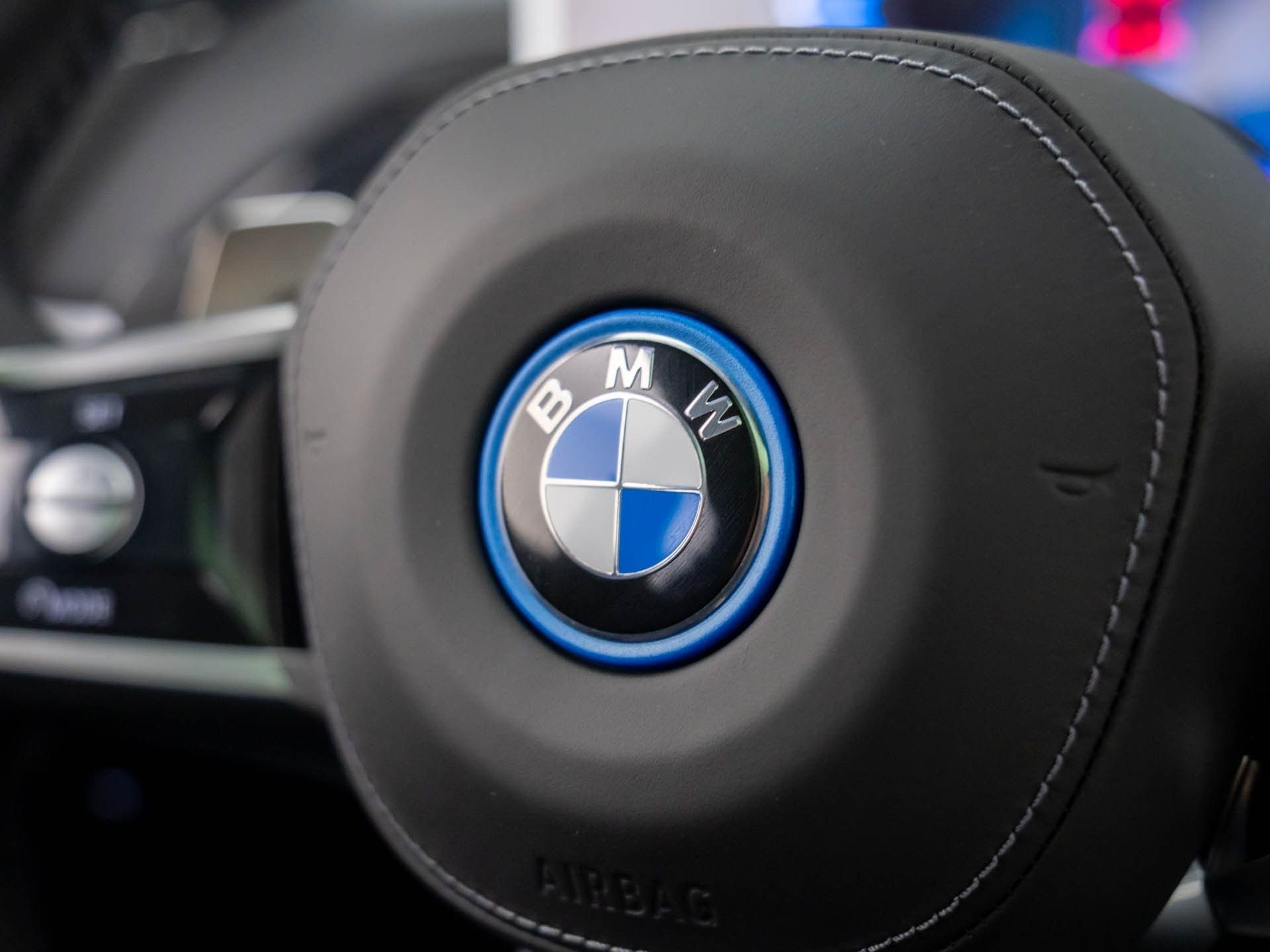 New 2026 Tanzanite Blue II Metallic BMW 750e xDrive image 29