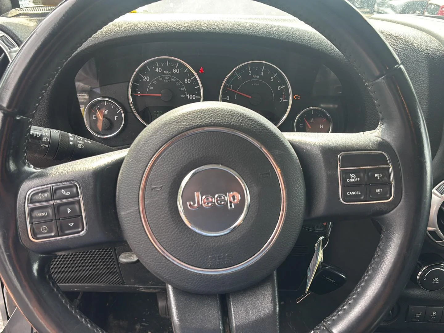 Used 2018 Billet Metallic Jeep Sahara image 8