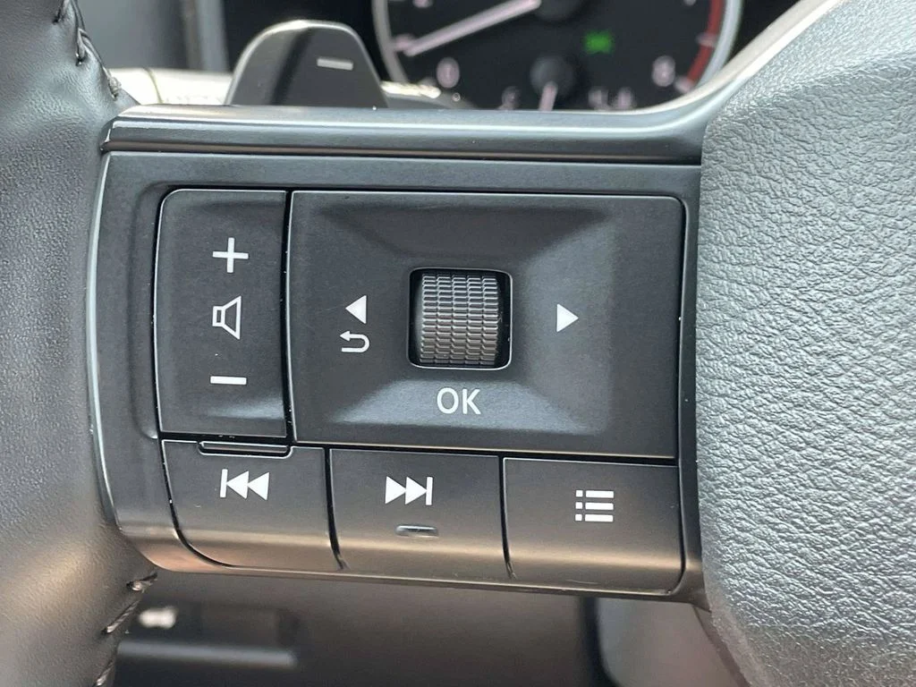 Used 2025 Gray Nissan SV image 23
