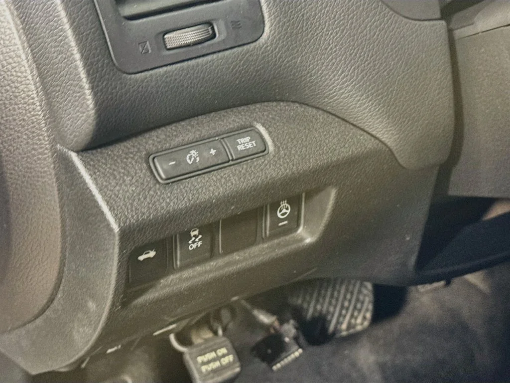 Used 2016 Black Nissan 3.5 SL image 10