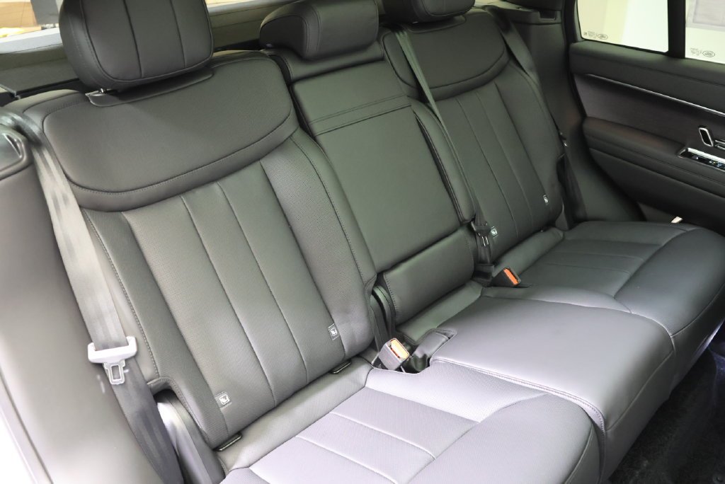 New 2027 Fuji White Land Rover SE image 45