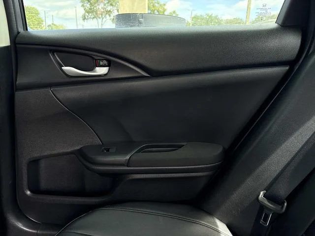Used 2017  Honda EX-T image 18