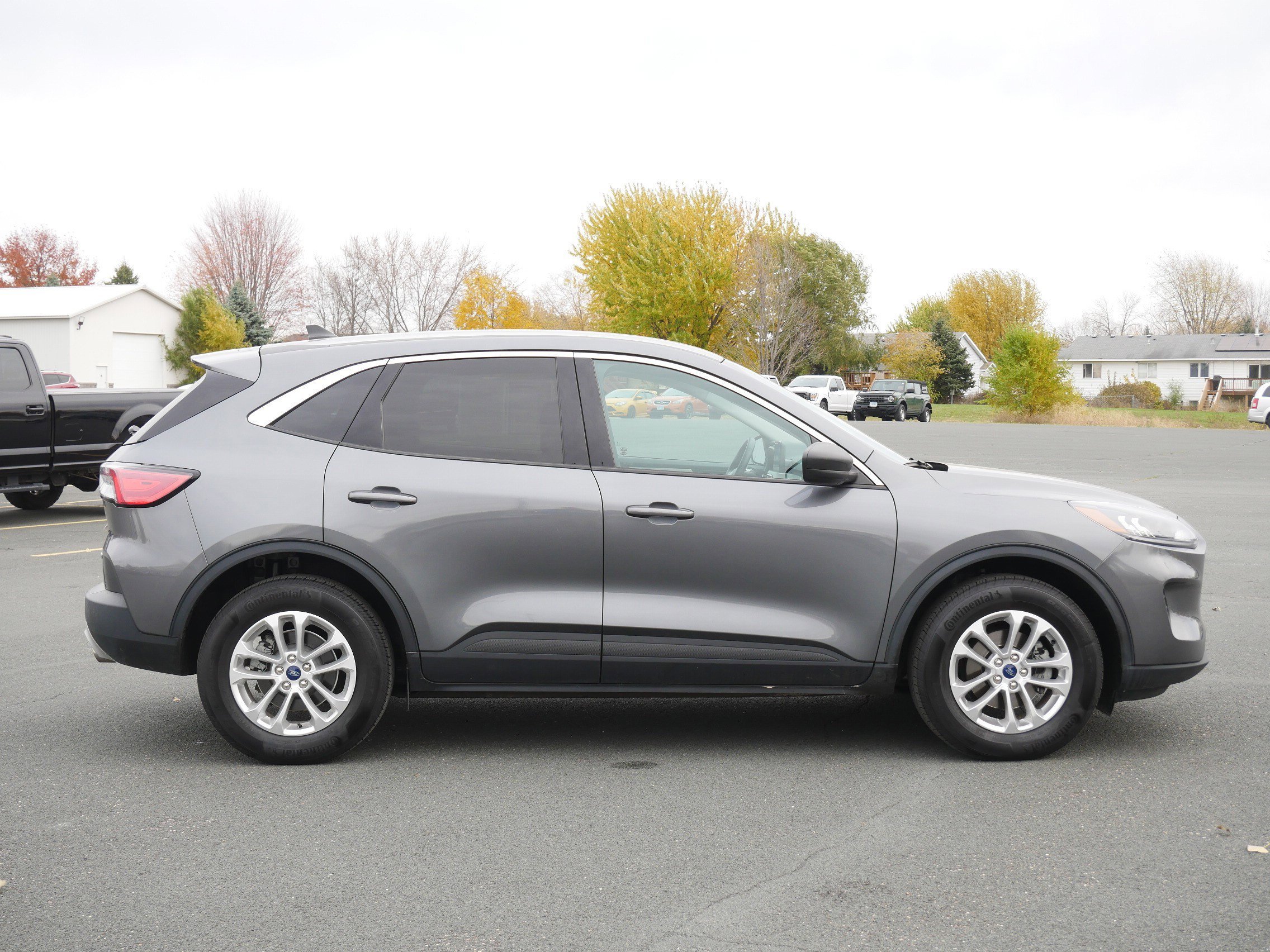 2022 Ford Escape SE photo 3