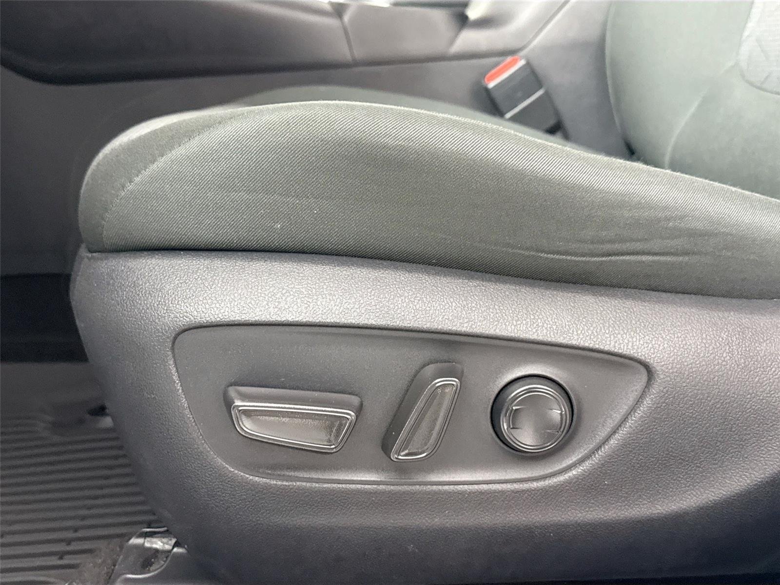 Used 2025 Ice Cap Toyota XLE image 27