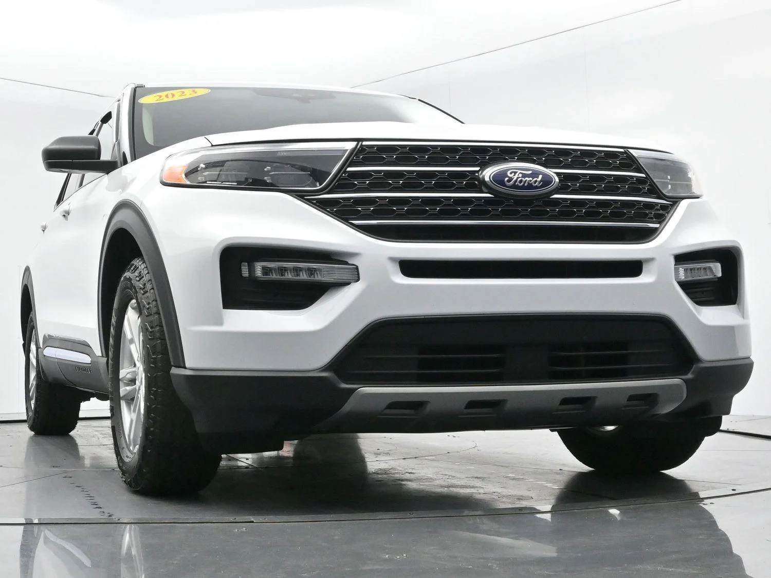 Used 2023 Oxford White Ford XLT image 49