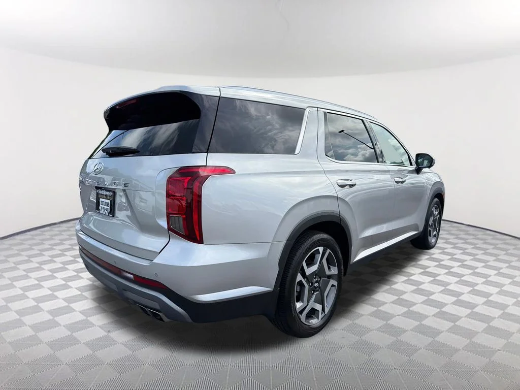 Used 2025 Silver Hyundai SEL Premium image 5