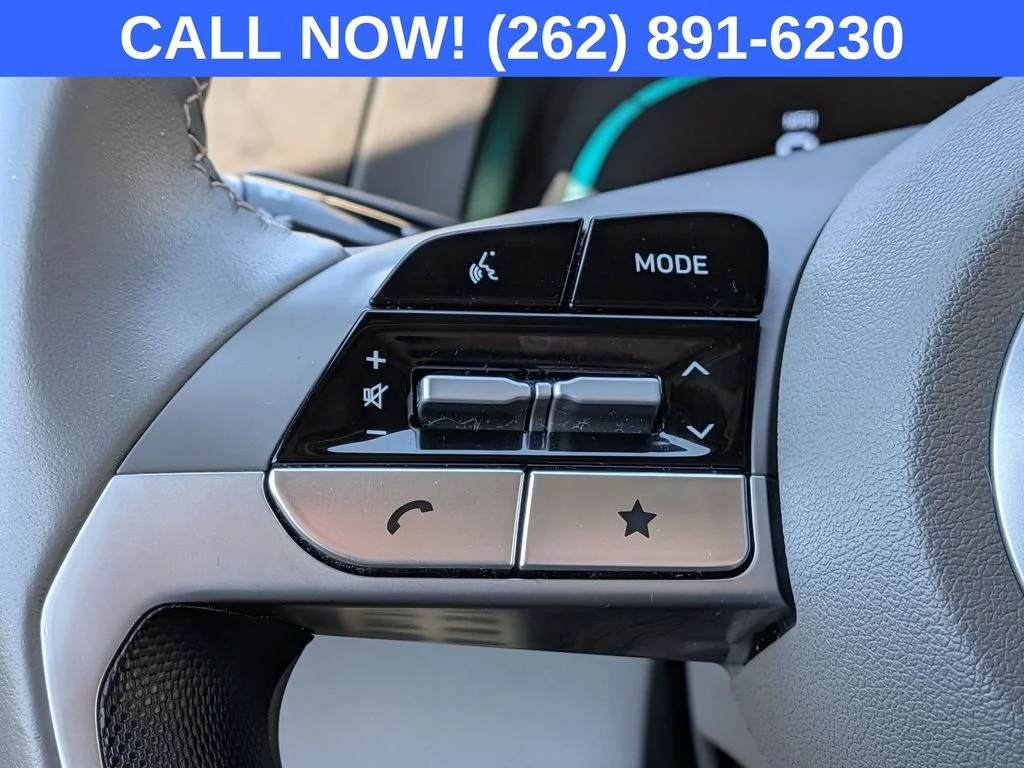 Used 2025 Black Hyundai SEL Sport image 15