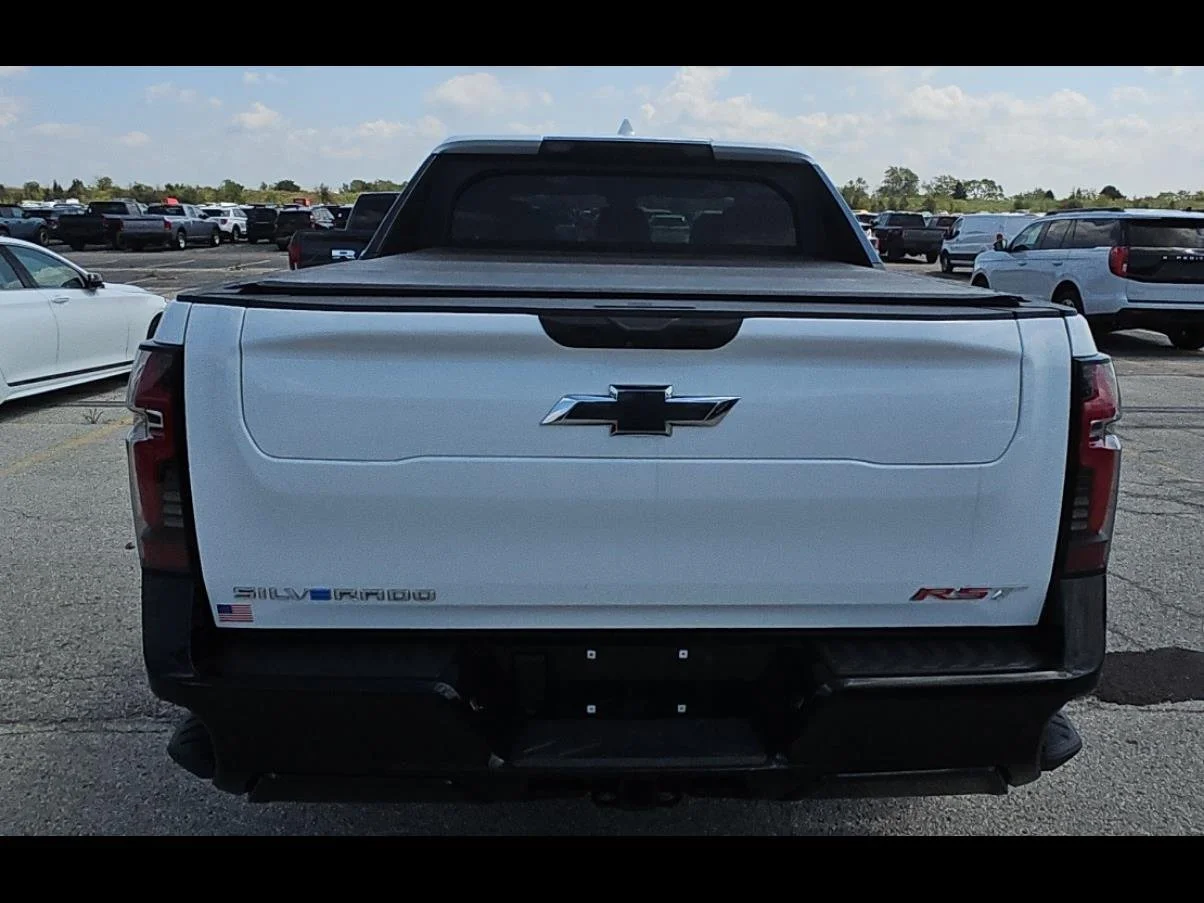 Used 2024 Summit White Chevrolet RST image 22