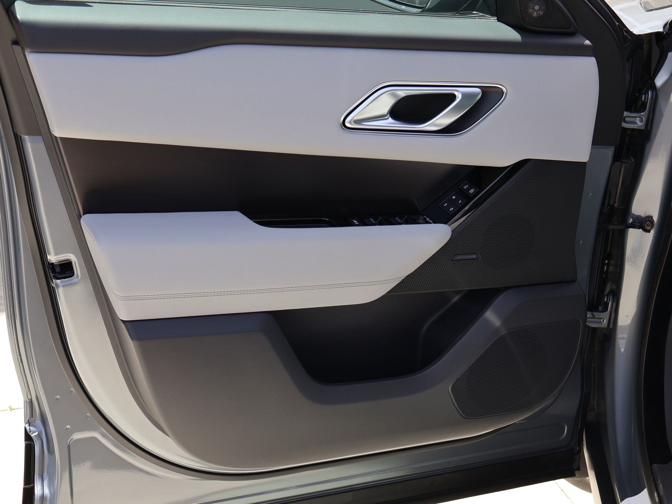New 2026 Zadar Grey LAND ROVER Belgravia Edition image 10