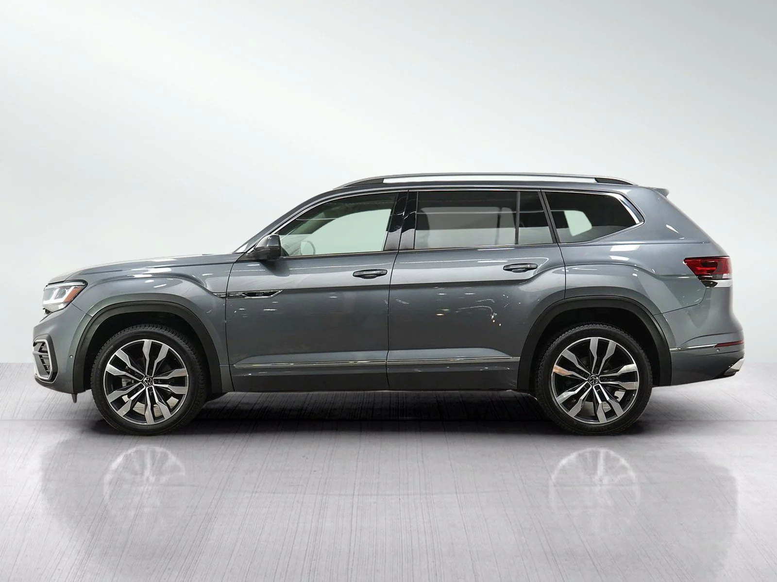 Used 2022 Volkswagen Atlas SEL Premium R-Line with VIN 1V2FR2CA9NC514093 for sale in Burnsville, Minnesota