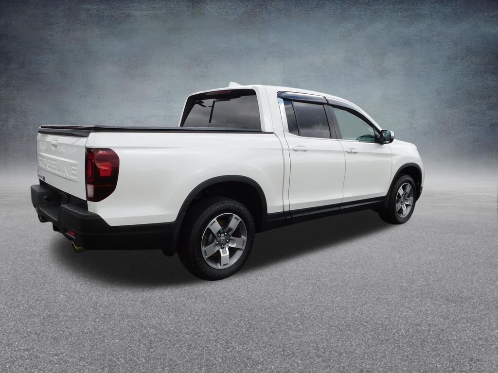 Used 2025 White Honda RTL image 3