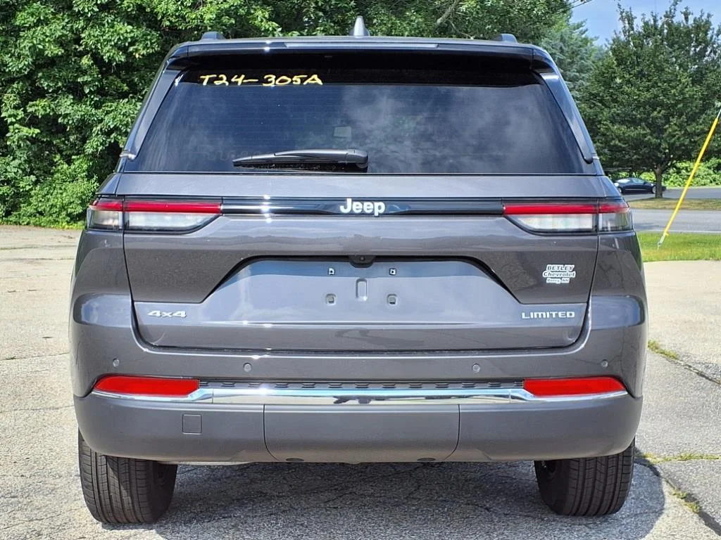 Used 2024 Gray Jeep Limited 4x4 image 5