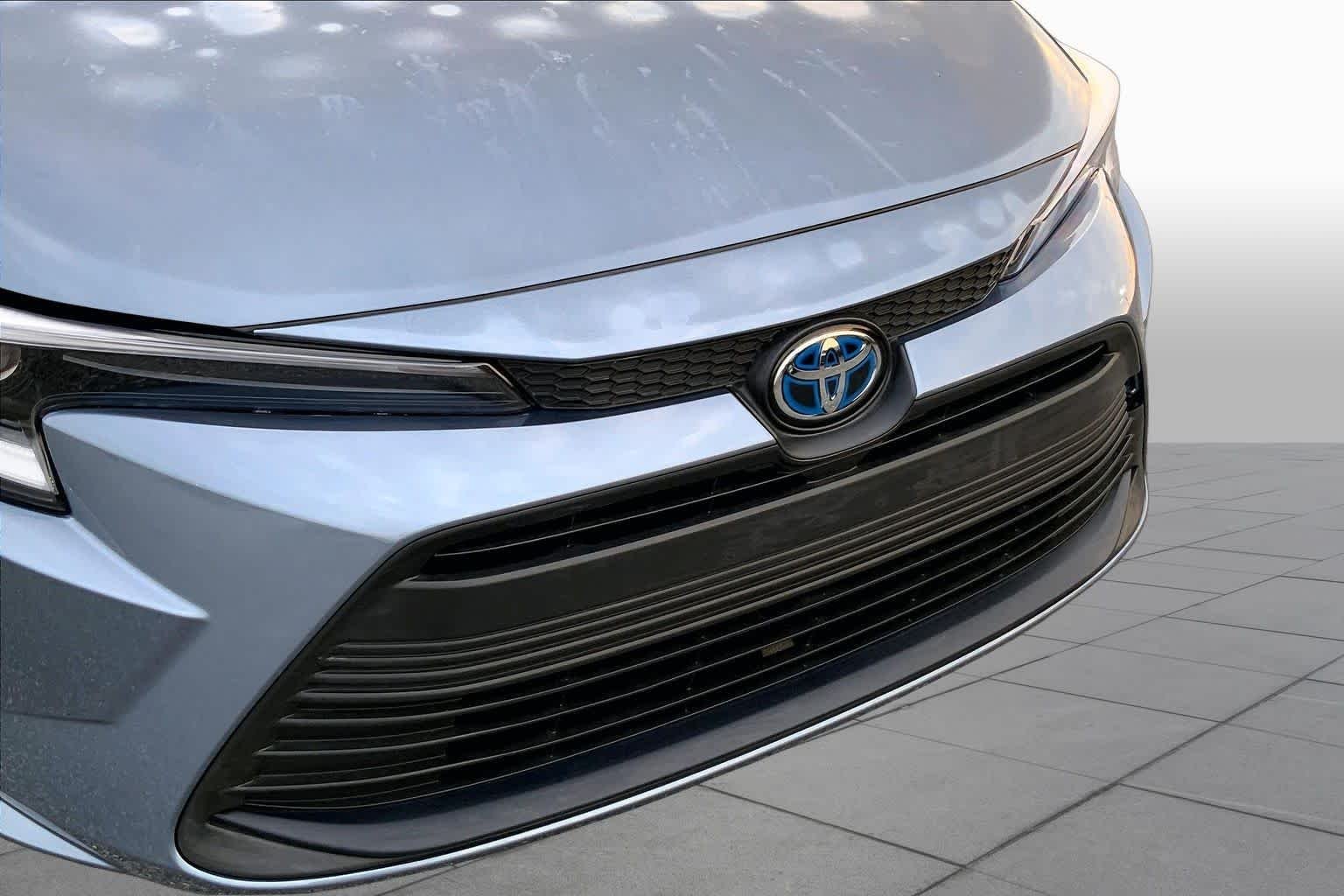 Used 2025 Celestite Toyota Hybrid LE image 29