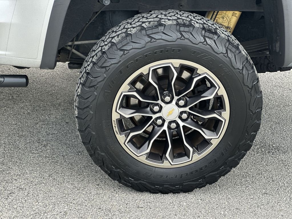 Used 2019 SILVER ICE METALLIC Chevrolet 4WD ZR2 image 32