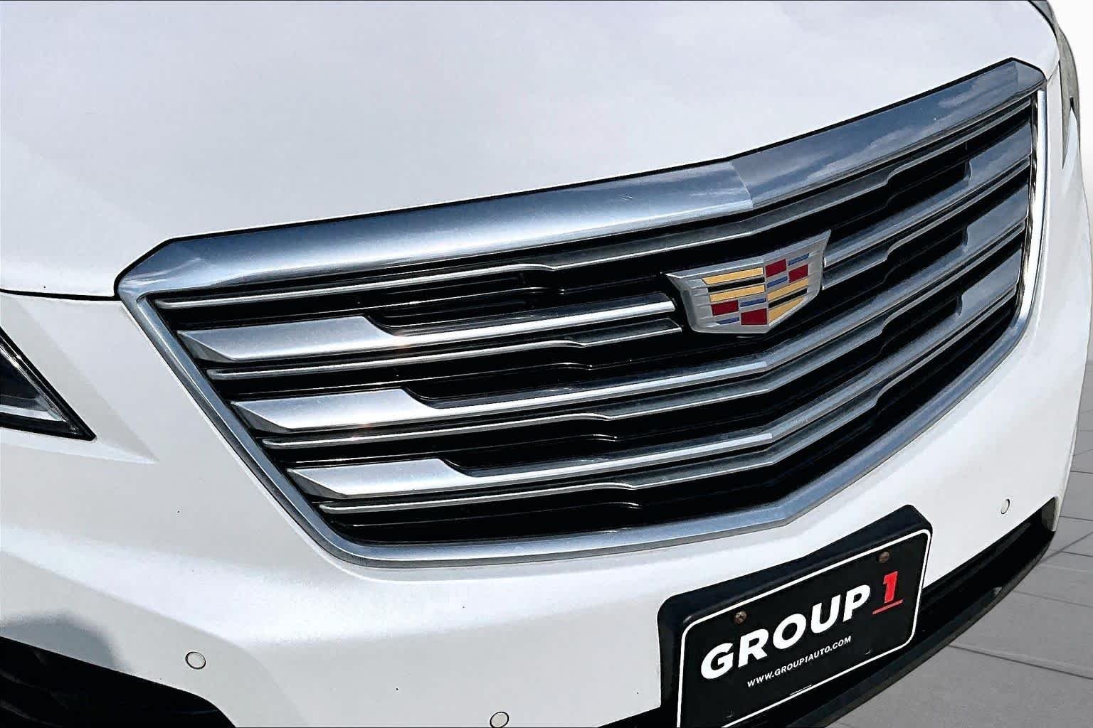 Used 2017 Crystal White Tricoat Cadillac Luxury FWD image 27