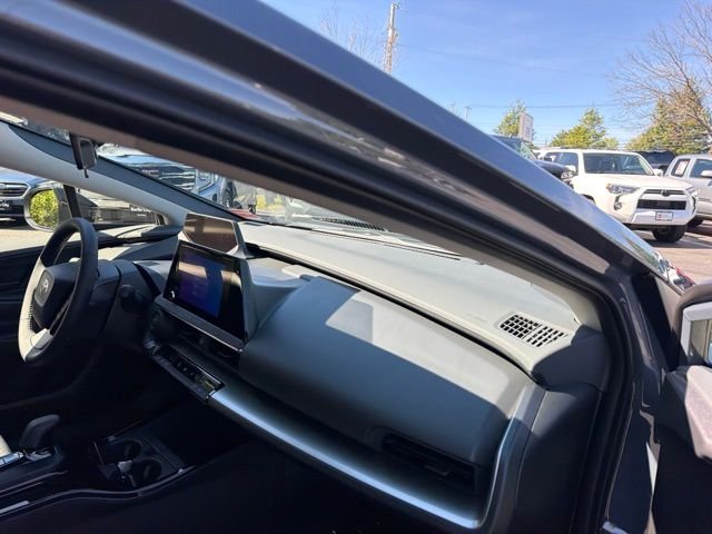Certified Used 2027 01m2 Toyota LE image 25