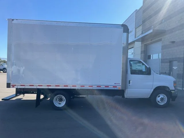 New 2026 Oxford White Ford Base image 5