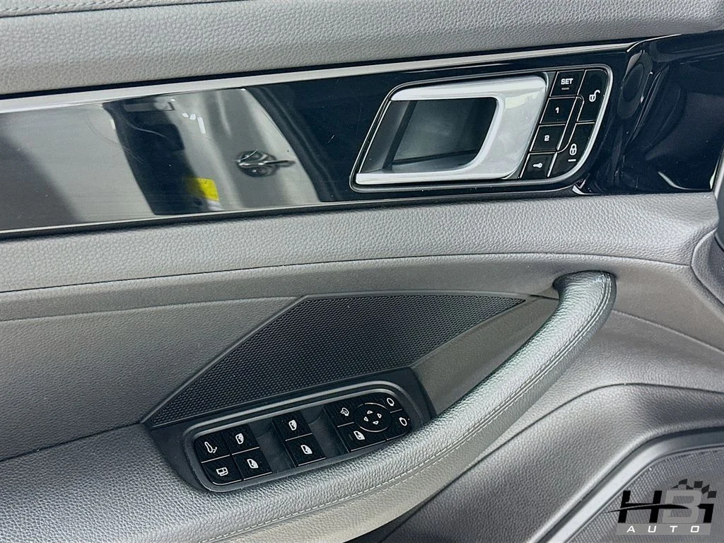 Used 2018 White Porsche 4 image 14