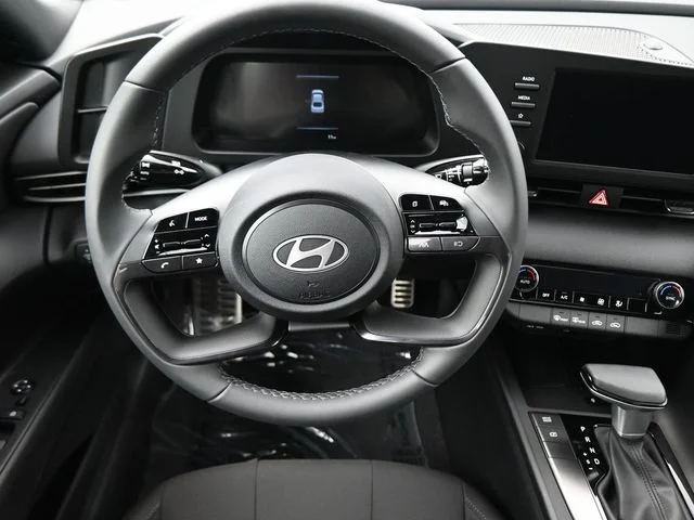 Used 2025 Silver Hyundai SEL Sport image 14