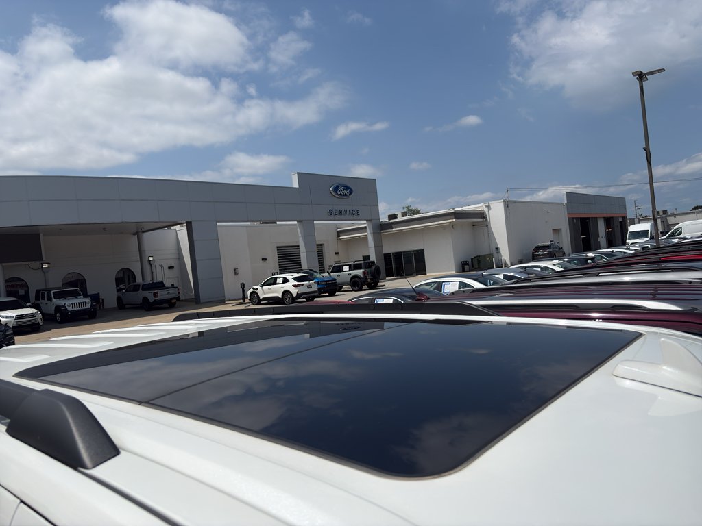 Used 2023 Star White Metallic Tri-Coat Ford XLT image 3