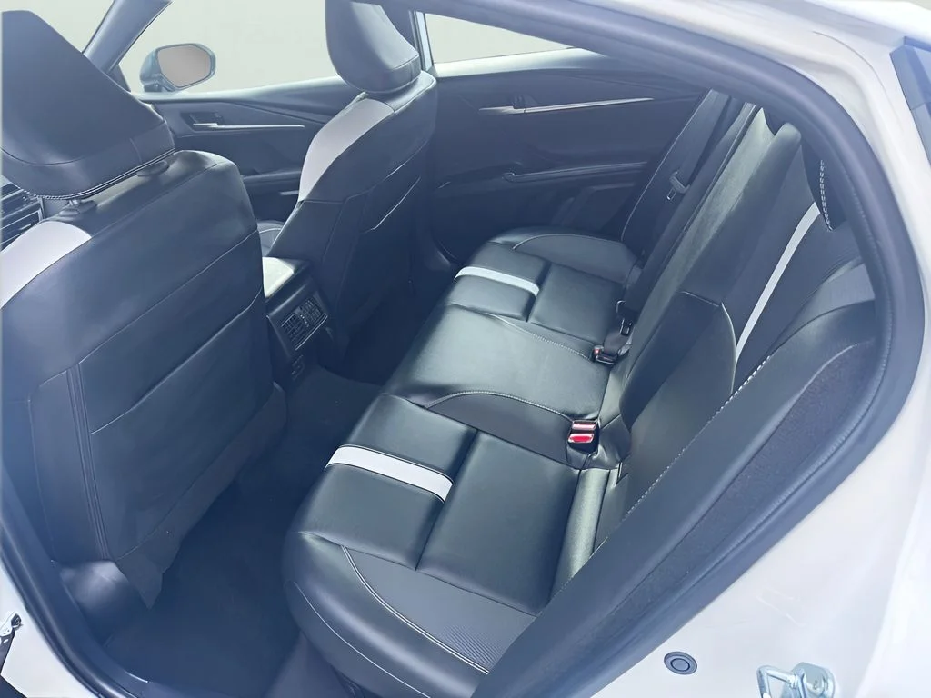 Used 2025 Ice Cap Toyota SE image 10