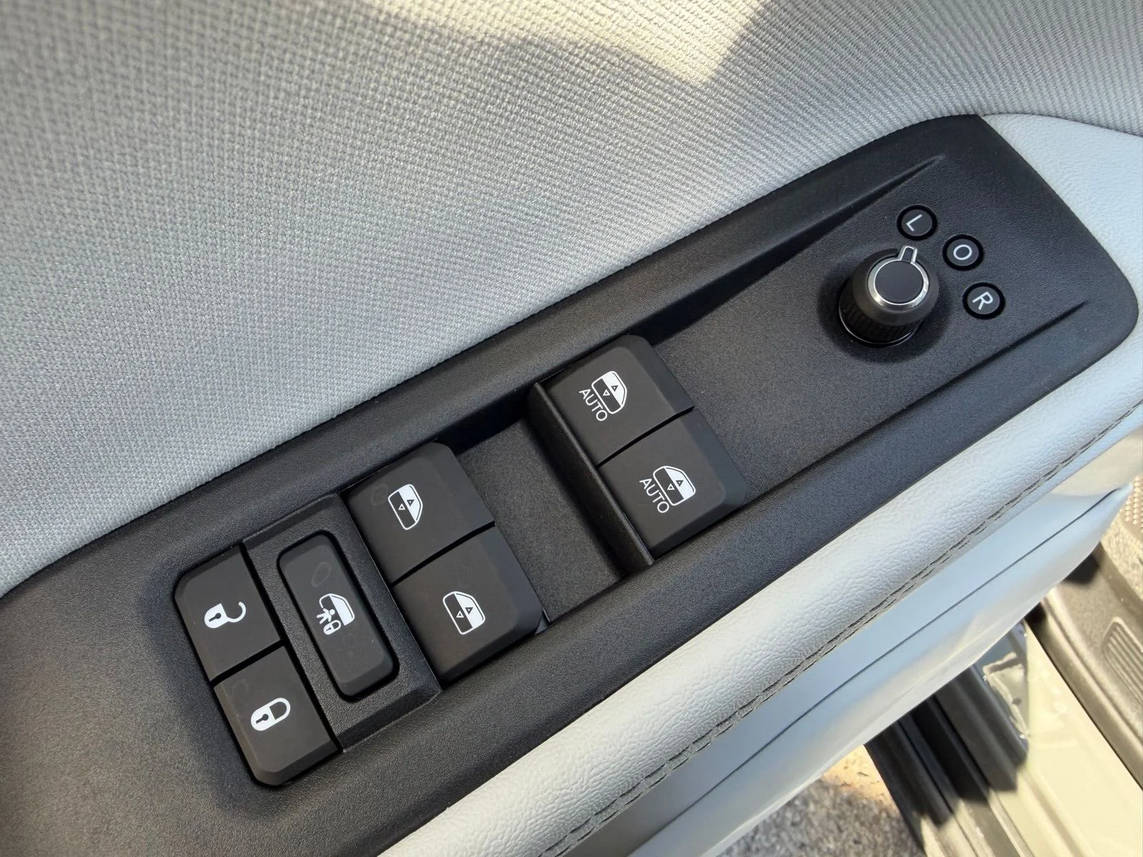 New 2026 Sting-Gray Clear-Coat Exterior Paint Jeep Laredo image 15