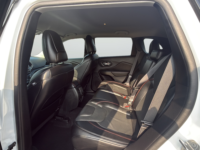 Used 2021 White Jeep Trailhawk image 18